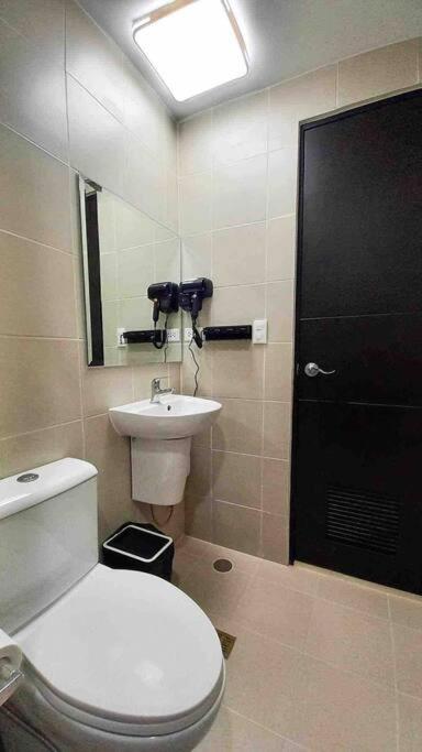 1Br With Extra Room At One Regis- Megaworld バコロ エクステリア 写真