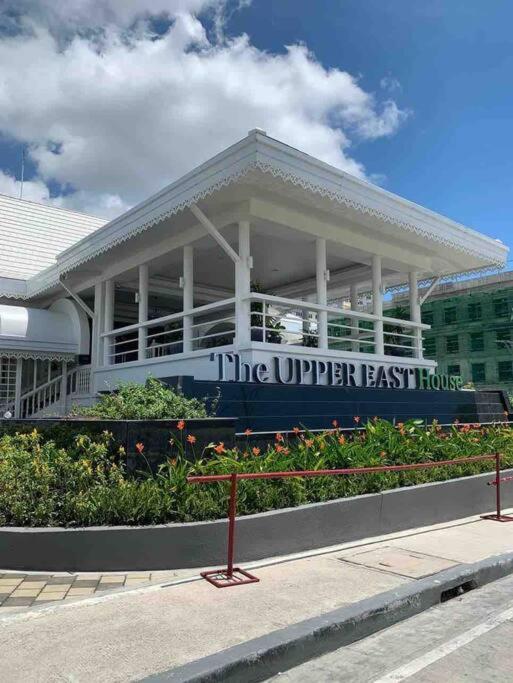 1Br With Extra Room At One Regis- Megaworld バコロ エクステリア 写真